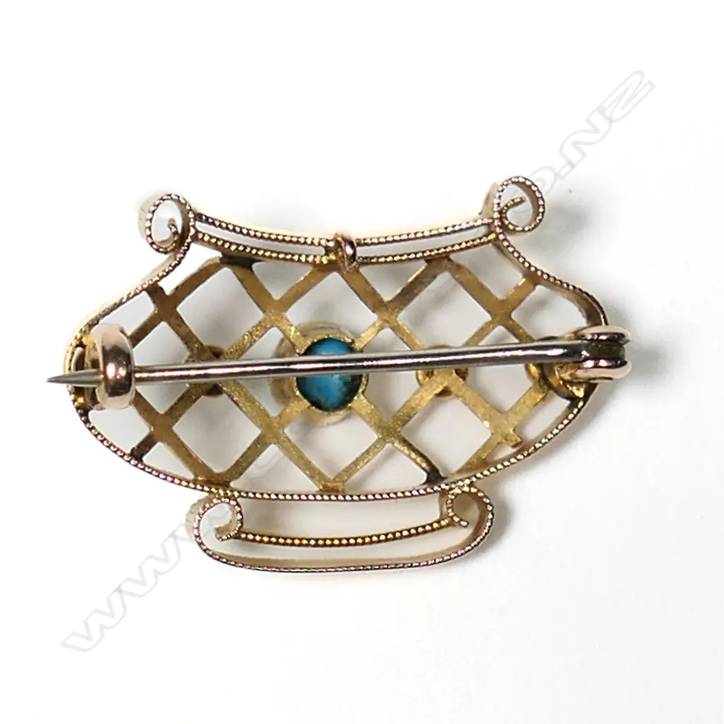 A vintage 15ct gold seed pearl and turquoise brooch, Image 1++