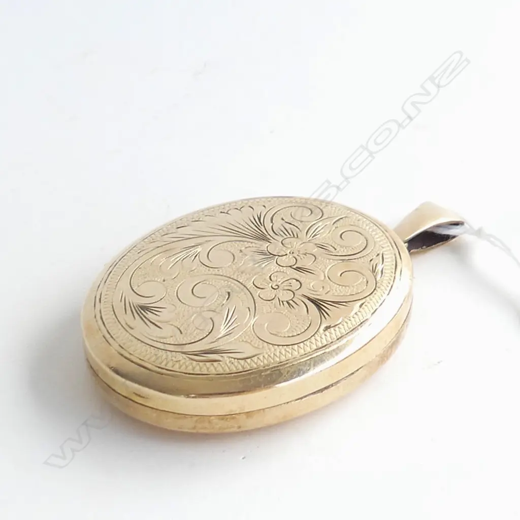 LG 9CT ON METAL CORE GOLD LOCKET PENDANT (65 X 40MM) ENGRAVING TO BACK 'TO SUE LOVE ALWAYS DIANA' 24GMS Image 1++