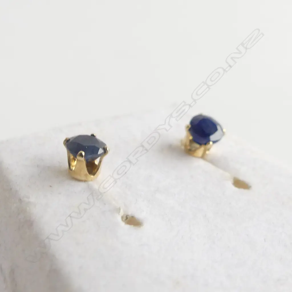 9CT GOLD & SAPPHIRE STUD EARRINGS  .92GMS Image 1++