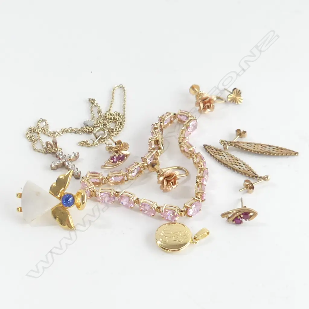 SM BAG GOLD PLATED JEWELLERY, BRACELET, EARRINGS,LOCKET, PENDANT & CHAIN ETC.. Image 1++