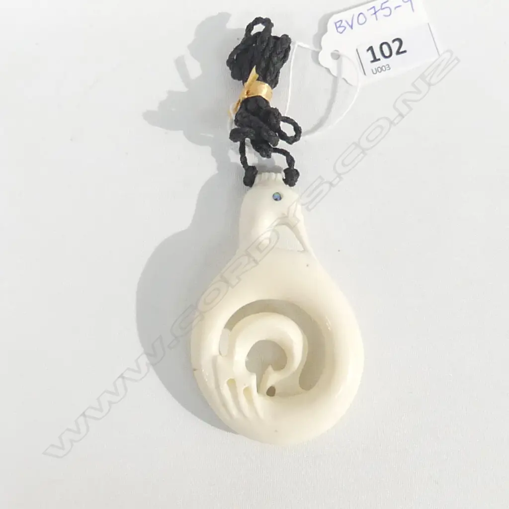 LG CARVED WHALEBONE MANAIA BIRD PENDANT WITH BLACK WAX ADJUSTABLE CORD Image 1++