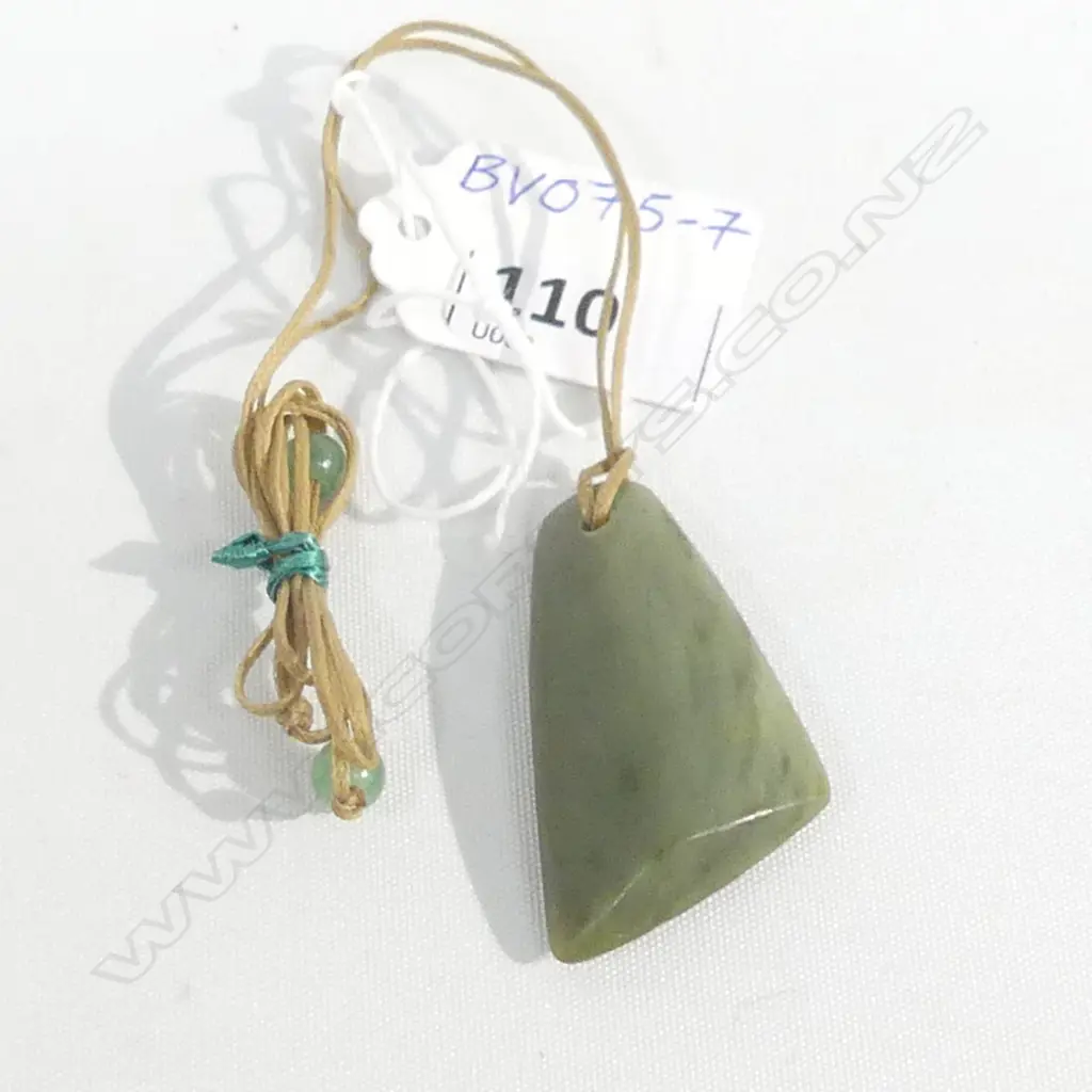 POUNAMU (GREENSTONE) SM TOKI PENDANT ON CORD Image 1++