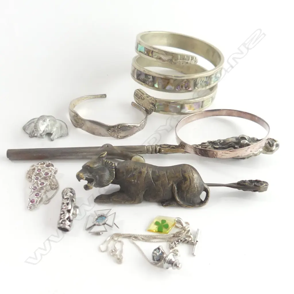 BAG ASST STG SILVER JEWELLERY & MISC INCL PENDANT & CHAIN, TIE PIN, PENDANT, BANGLES, ETC.. Image 1++