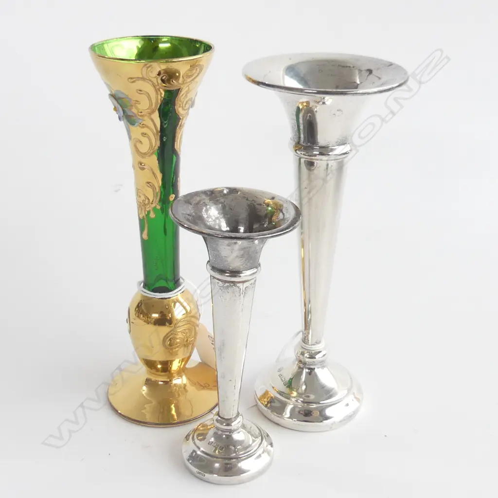 3 BUD VASES; 2 STG SILVER (H150MM) & GREEN & GOLD VENETIAN GLASS (H155MM) Image 1++
