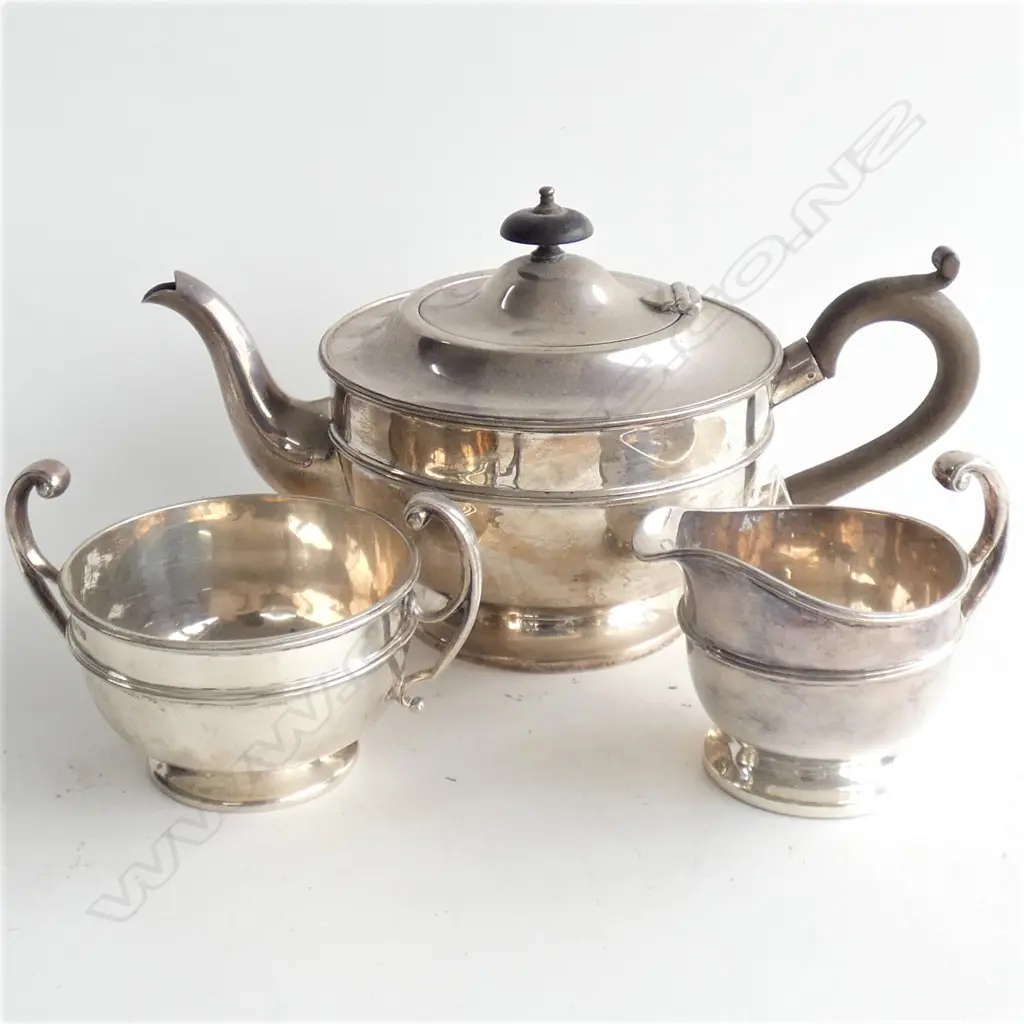 A three piece silver tea set of circular section, Image 1++
