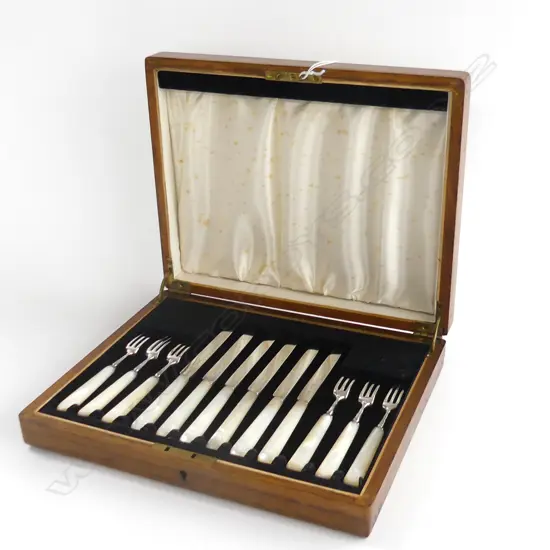12 PCE STG & MoP FRUIT KNIVES SET, CASED SHEFFIELD 1904