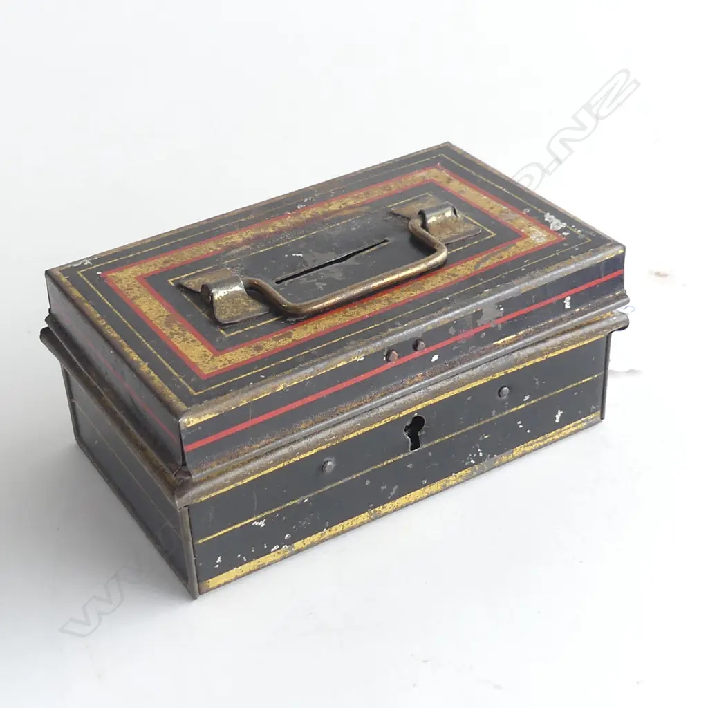SM MONEY TIN ASST WORLD COINS Image 1++