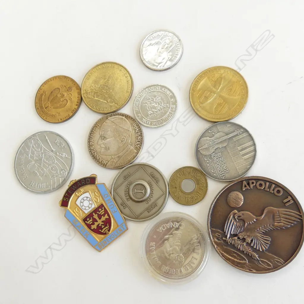 SM CONTAINER ASST COMMEMORATIVE COINS, MEDALLIONS ETC..INCL APOLLO 11 MOON LANDING 1969 Image 1++