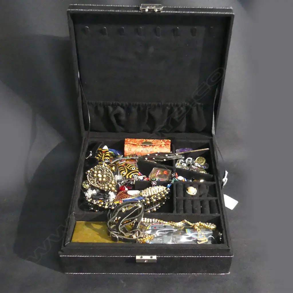 BLACK CASE OF ASST. COSTUME JEWELLERY Image 1++