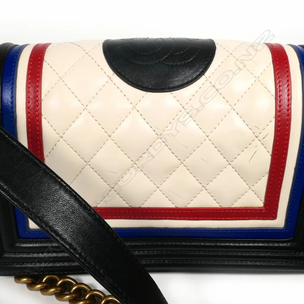 CHANEL BOY FLAP QUILTED LEATHER BAG Property seized by the Ministry of Justice Cordys cannot guarantee authenticity Image 1++
