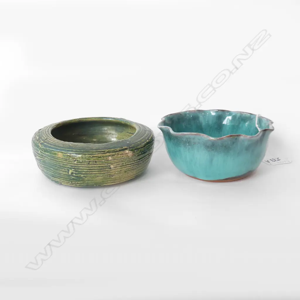 2 .VINTAGE POTTERY BOWLS  Image 1++