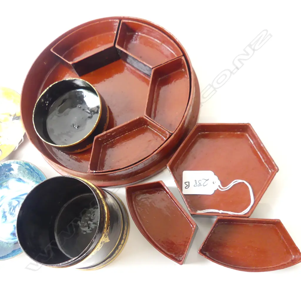2 ORIENTAL WOOD LACQUER LIDDED BOXES & 2 SMALL ENAMEL DISHES (DIA  100MM) Image 1++