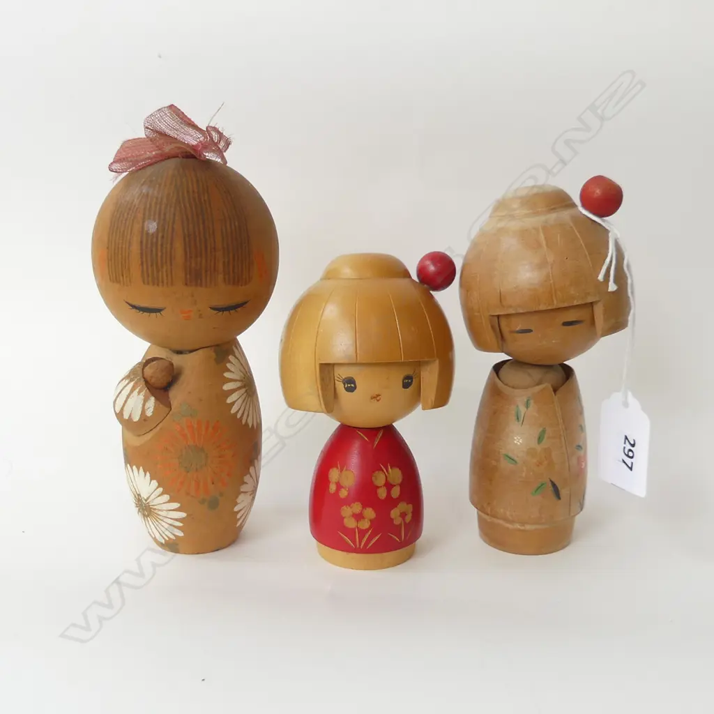 3 MID CENTURY JAPANESE WOODEN KOKESHI DOLLS, 150, 140, 110MM 2 HAVE SIGNATURES TO BASE Image 1++