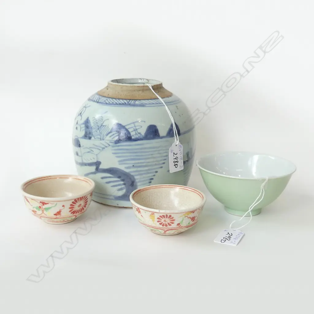 MING BLUE & WHITE VASE (A/F) (H 160MM) + 3 CHINESE BOWLS Image 1++