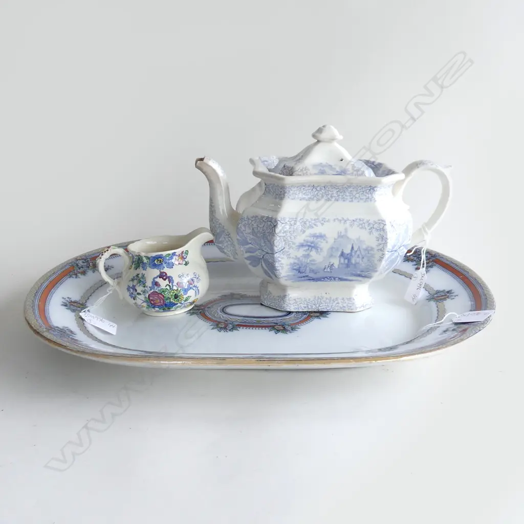 3 CERAMIC ITEMS BL/WH TEAPOT MASONS STRATHMORE JUG & LGE ASHET Image 1++