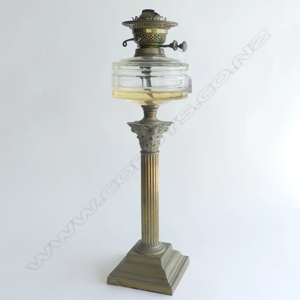 C1900 CORINTHIAN COLUMN KEROSINE TABLE LAMP, H.590mm Image 1++