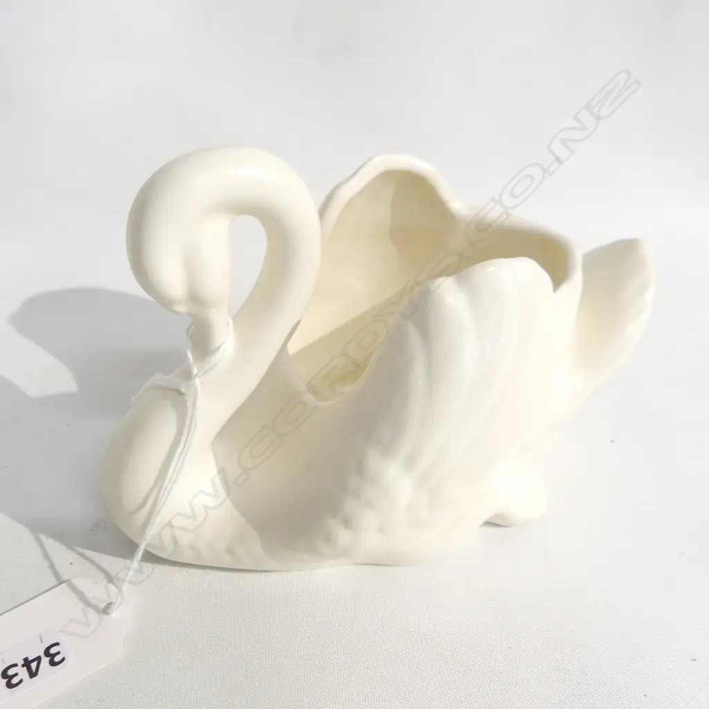 CROWN LYNN SMALL WHITE SWAN L.140mm #154 IMPRESSED TO BASE Image 1++