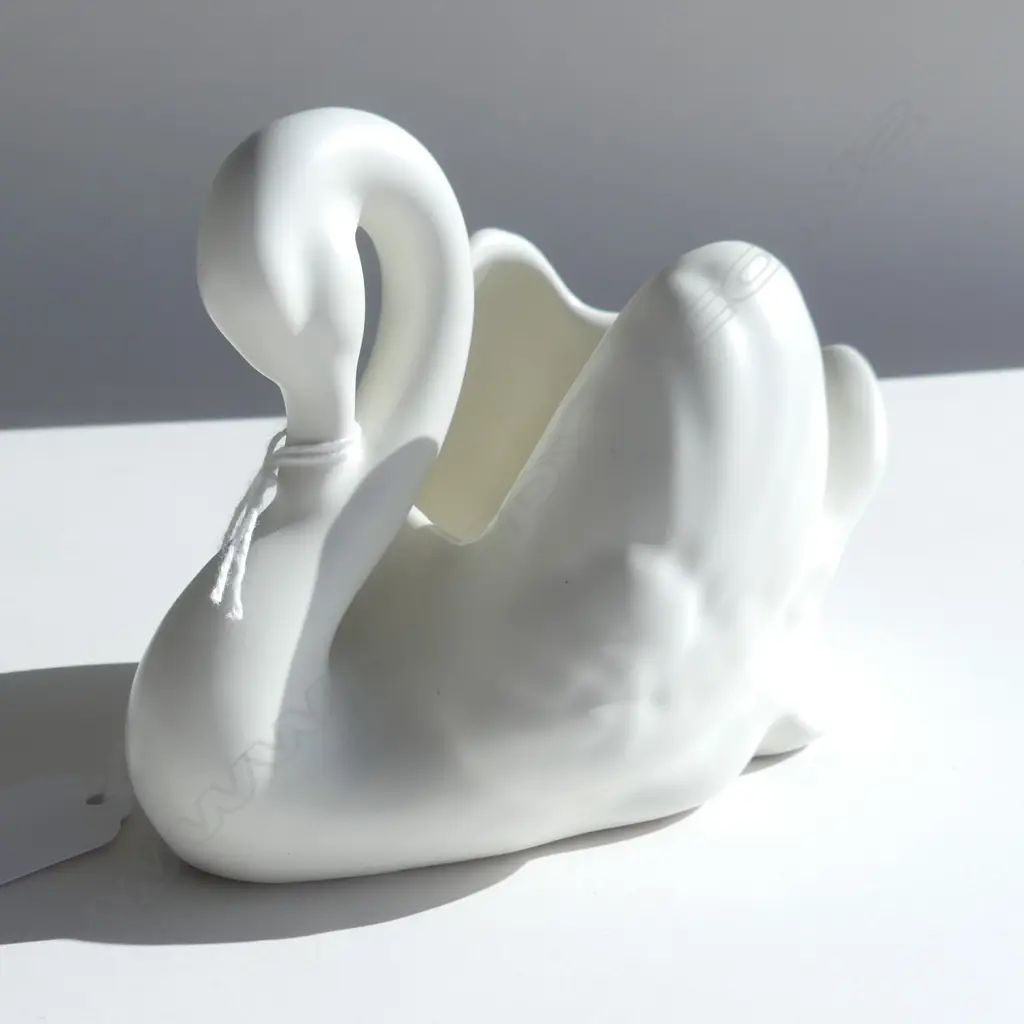 CROWN LYNN SMALL WHITE SWAN L.140mm Image 1++