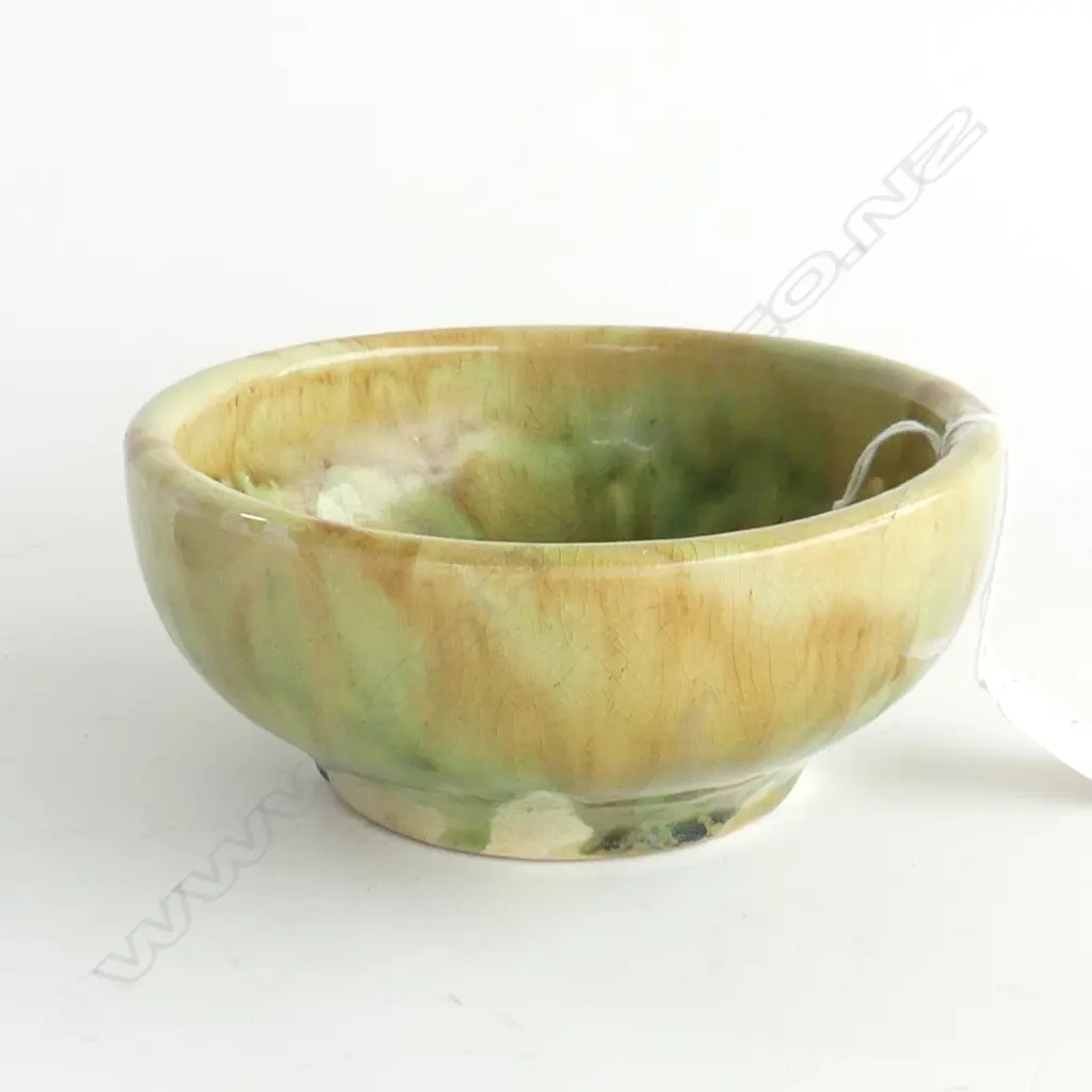 An early Crown Lynn pottery cereal bowl Image 1++