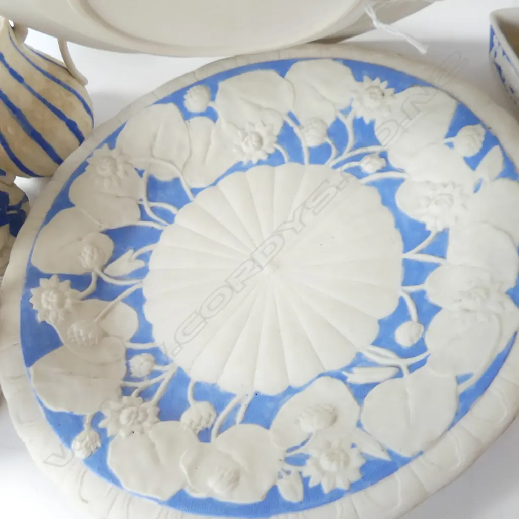 7 PCES B/W PARIAN WARE; 2 PLATES, 4 JUGS, DIAMOND SHAPED DISH Image 1++