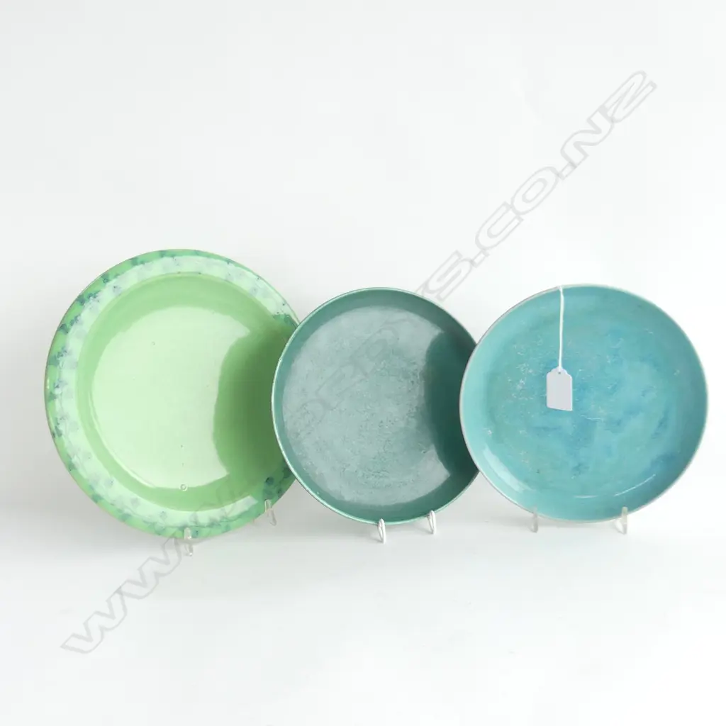 3 ART POTTERY PLATES; RUSKIN ETC (blue w. cutting marks) 240mm dia Image 1++
