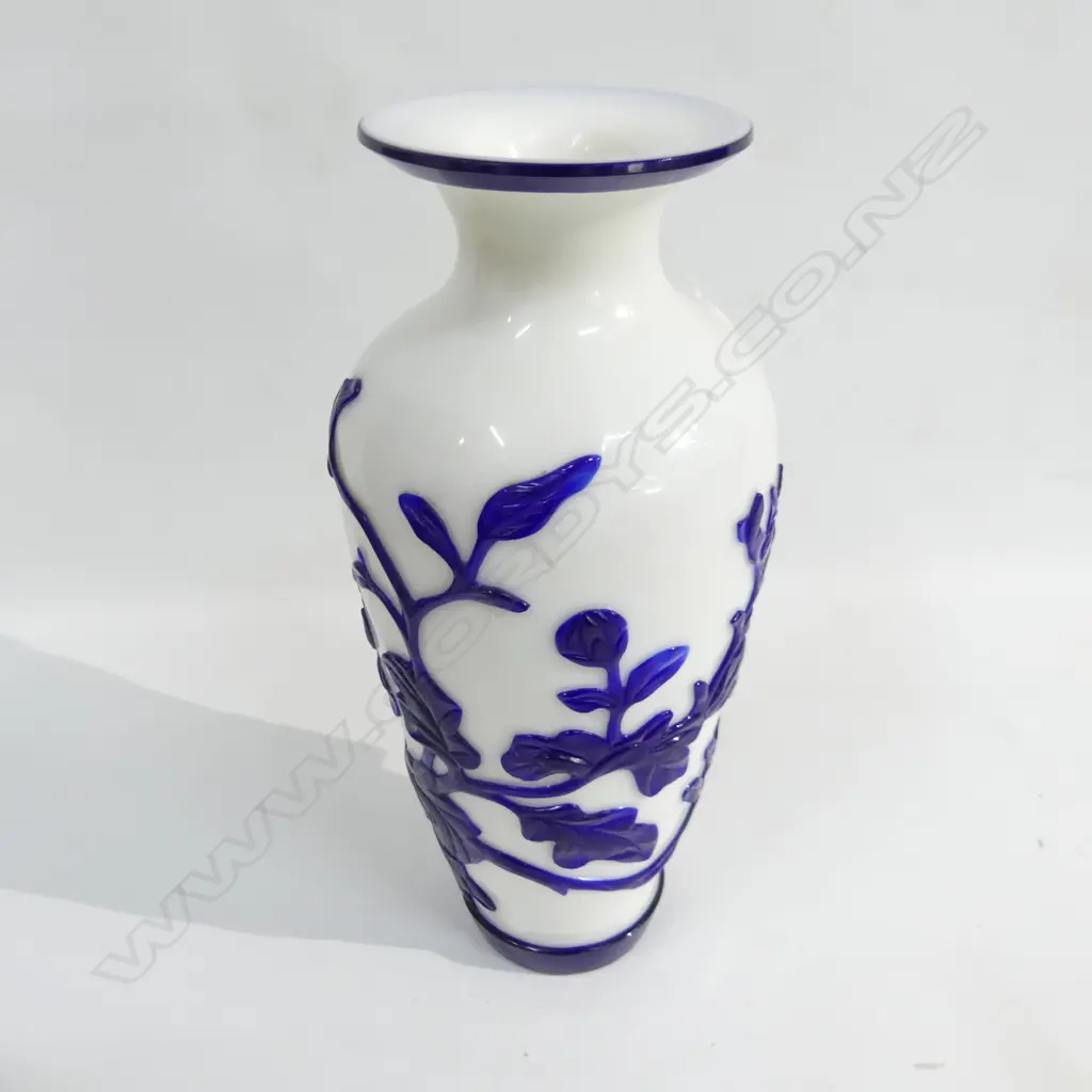 CHINESE PEKING GLASS B/W VASE H.250mm Image 1++
