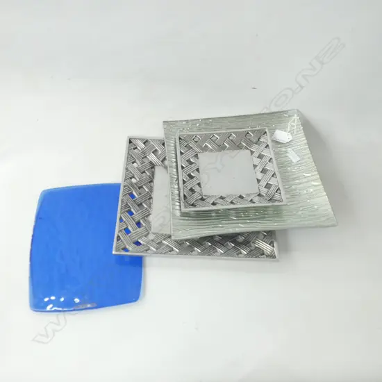 4 ASST MODERN PLATES; 2 GRADUATED METAL LATTICE RIMMED (SQ 265MM) + BLUE GLASS & SILVER GLASS 