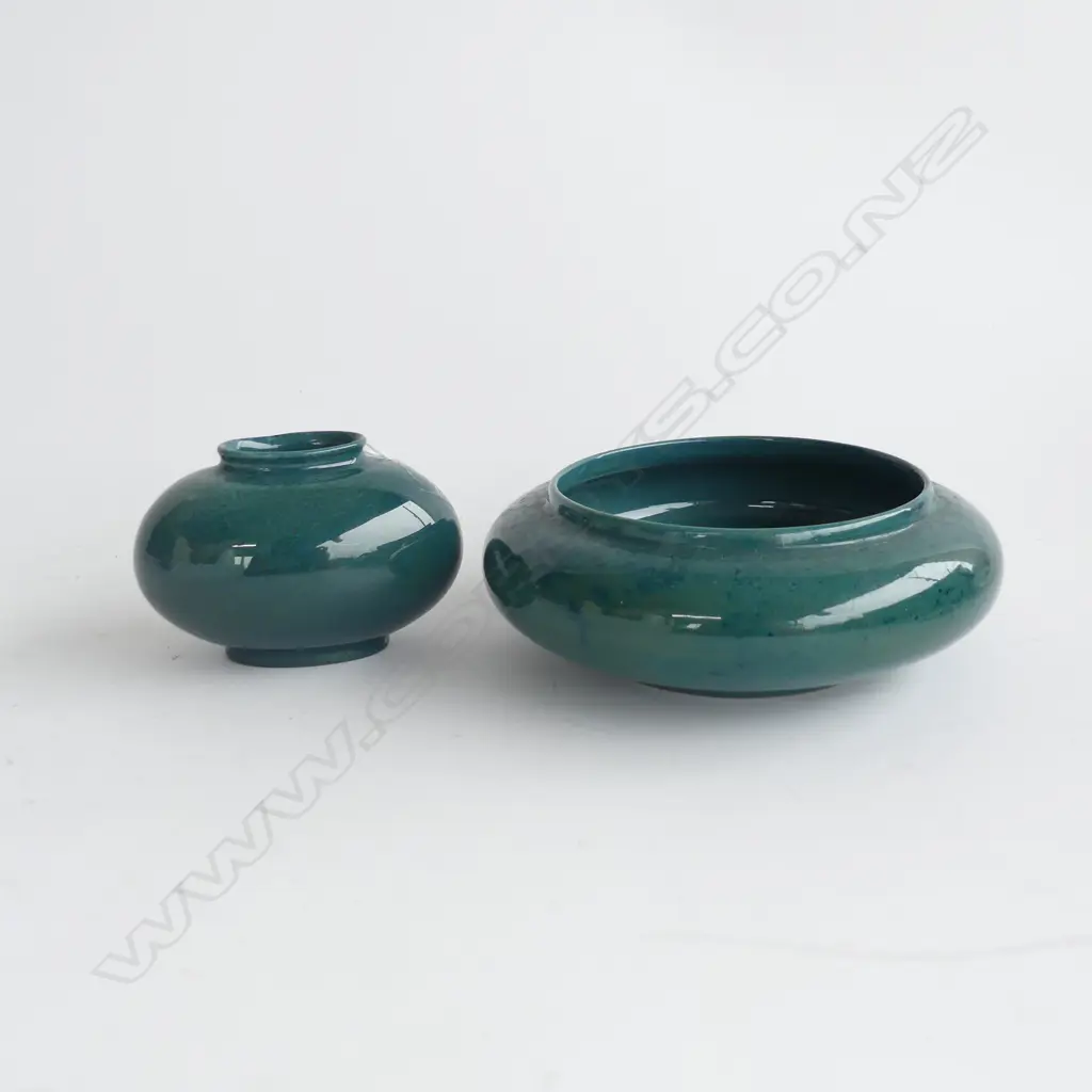 2 SMALL ROYAL DOULTON TITANIAN VASES 135mm dia Image 1++