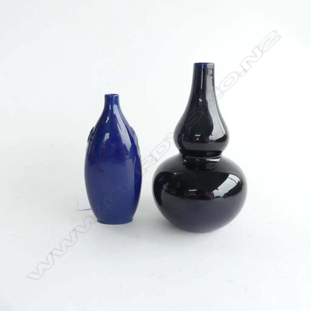 2 ROYAL DOULTON VASES; TITANIAN GOURD H.145mm + OVOID w. LIZARDS AT SHOULDER Image 1++