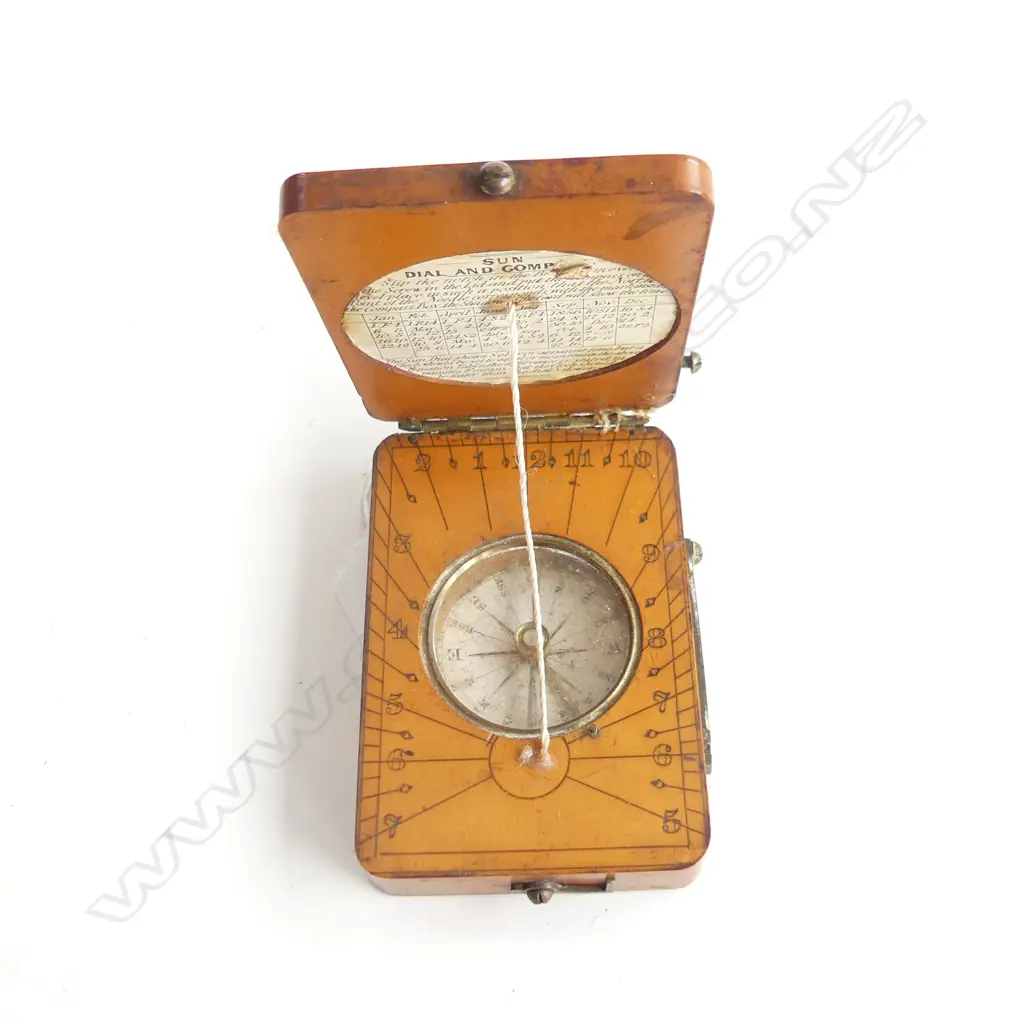 SMALL CASED SUNDIAL & COMPASS L 750 MM Image 1++