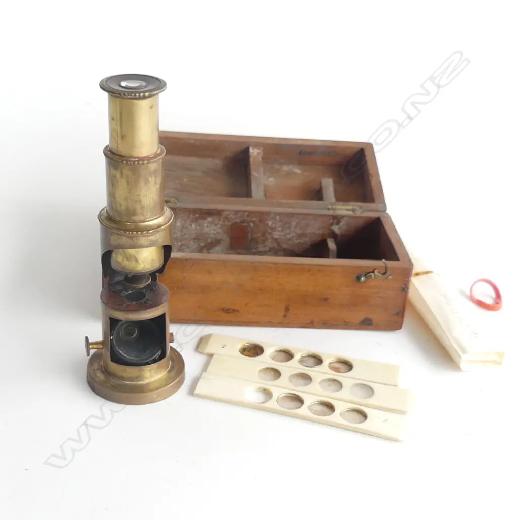 SMALL CASED BRASS MICROSCOPE & SLIDES L 165 MM Image 1++