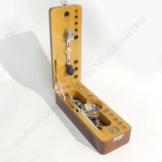 CASED STAINLESS GOLD SCALES & WEIGHTS L 170 MM