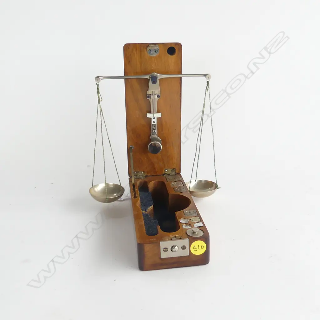 WALNUT CASED STAINLESS GOLD SCALES & WEIGHTS L 150 MM Image 1++