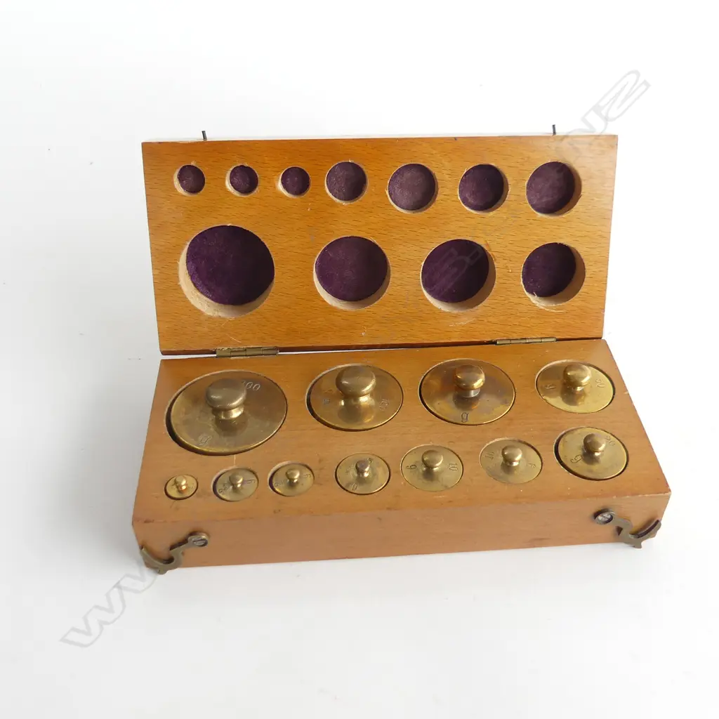 WALNUT CASED SET OF GOLD WEIGHTS BY BECKERS OF LONDON L 170 MM Image 1++