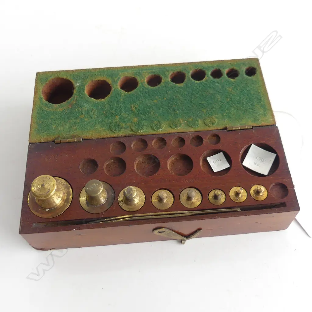 VICT MAHOGANY CASED GOLD WEIGHTS 1 MISSING L 140 MM Image 1++