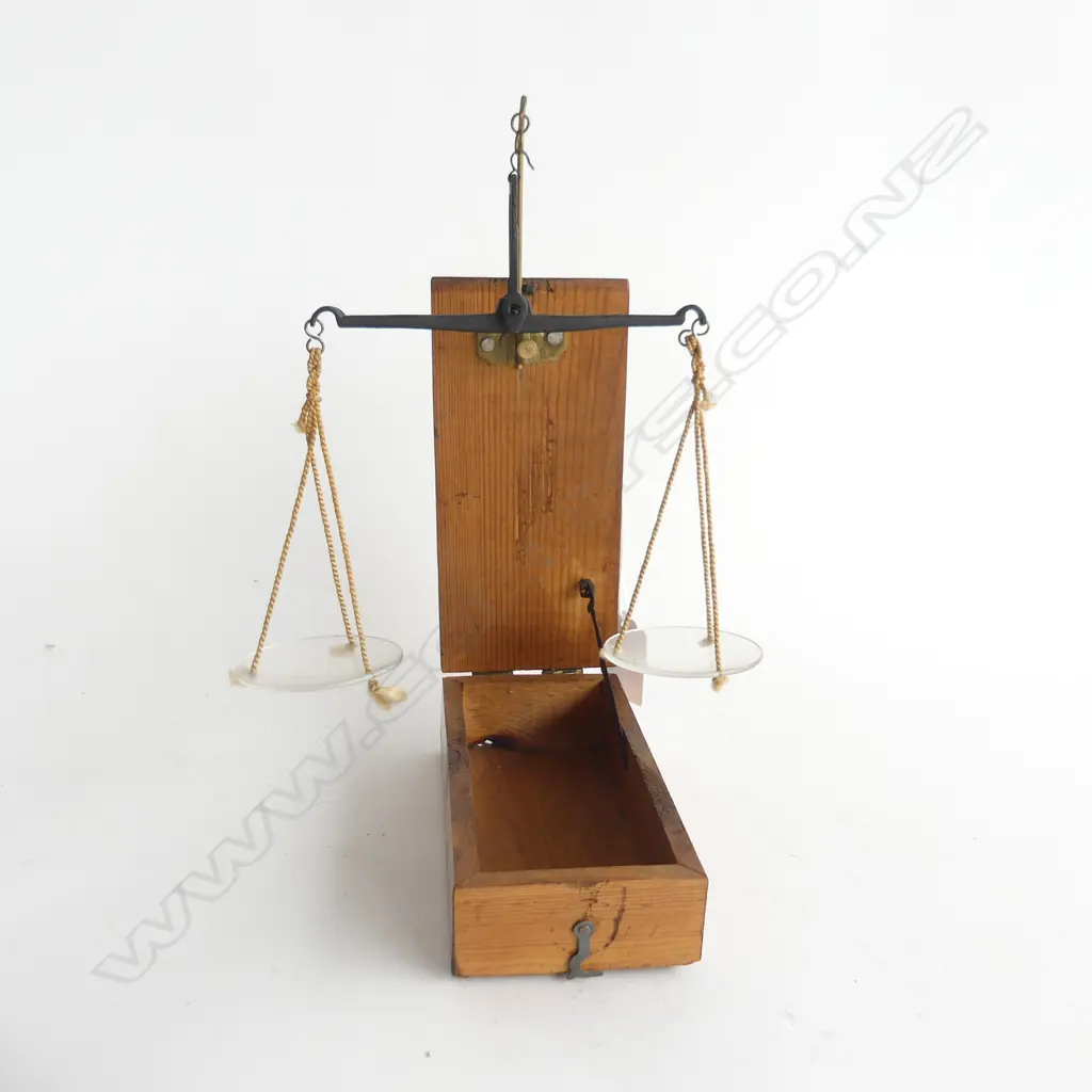 PINE BOXED SET OF GOLD SCALES GLASS DISHES L 140 MM Image 1++