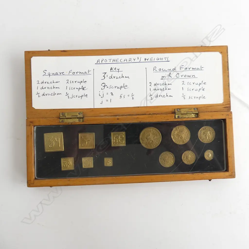 CASED SET APOTHACARY'S WEIGHTS L 190 MM Image 1++