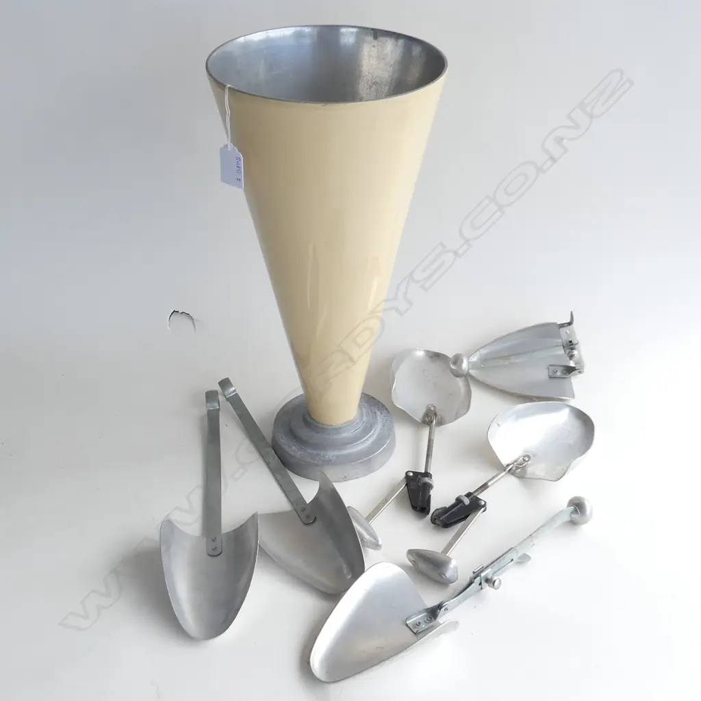 3 PR METAL SHOE TREES + ALLOY CONICAL VASE Image 1++