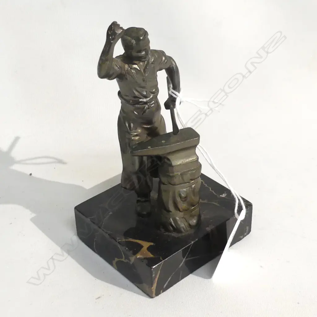 BRONZE BLACKSMITH WITH ANVIL ON MARBLE BASE H.130MM Image 1++