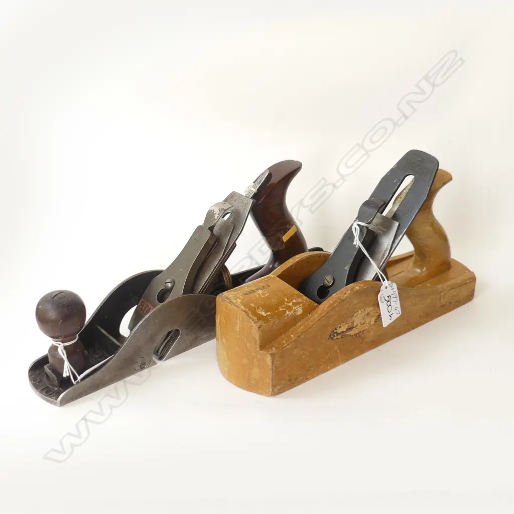 2 WOOD PLANES ONE METAL STANLEY No 10 1/4 & A WOODEN MARPLES PLANE Image 1++