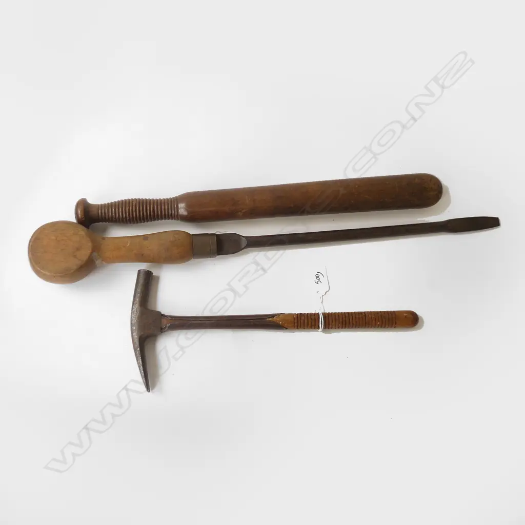 3 ITEMS LARGE SCREWDRIVER POLICEMANS TRUNCHEON & HAMMER Image 1++