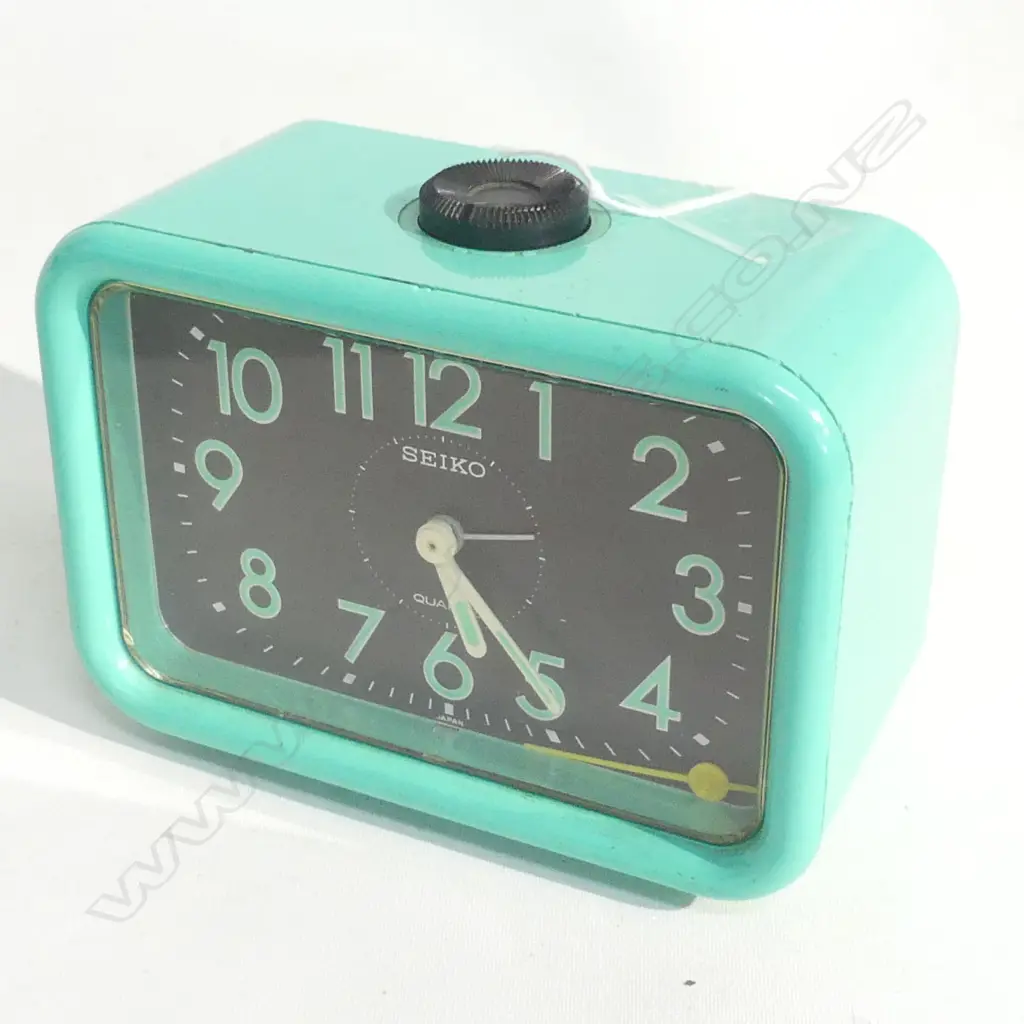 1970'S SEIKO GREEN ALARM CLOCK - REPORTED WORKING BUT NO BATTERIES; ALARM HAND LOOSE L 132MM Image 1++
