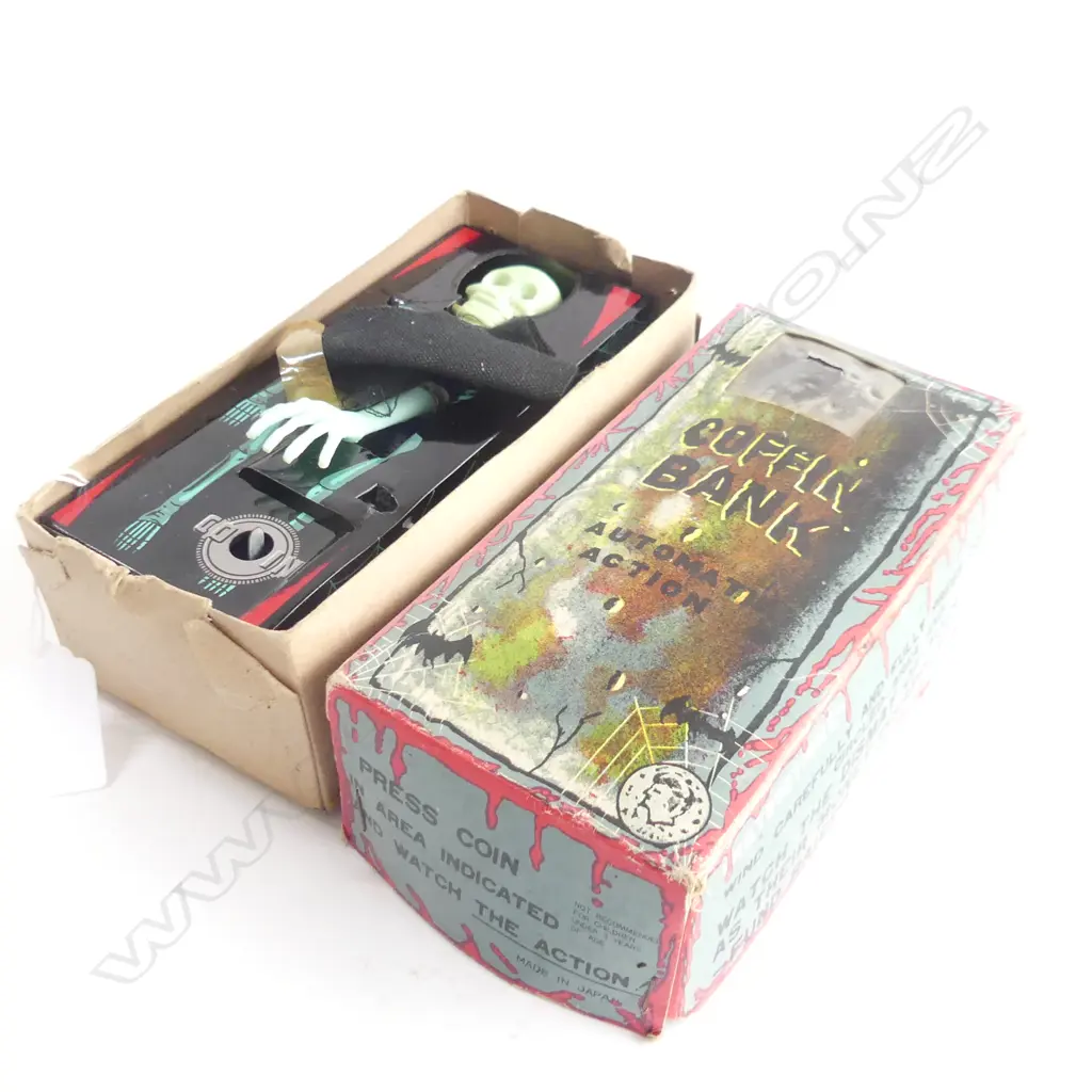 OLD BOXED KEYWIND TOY THE COFFIN BANK  Image 1++