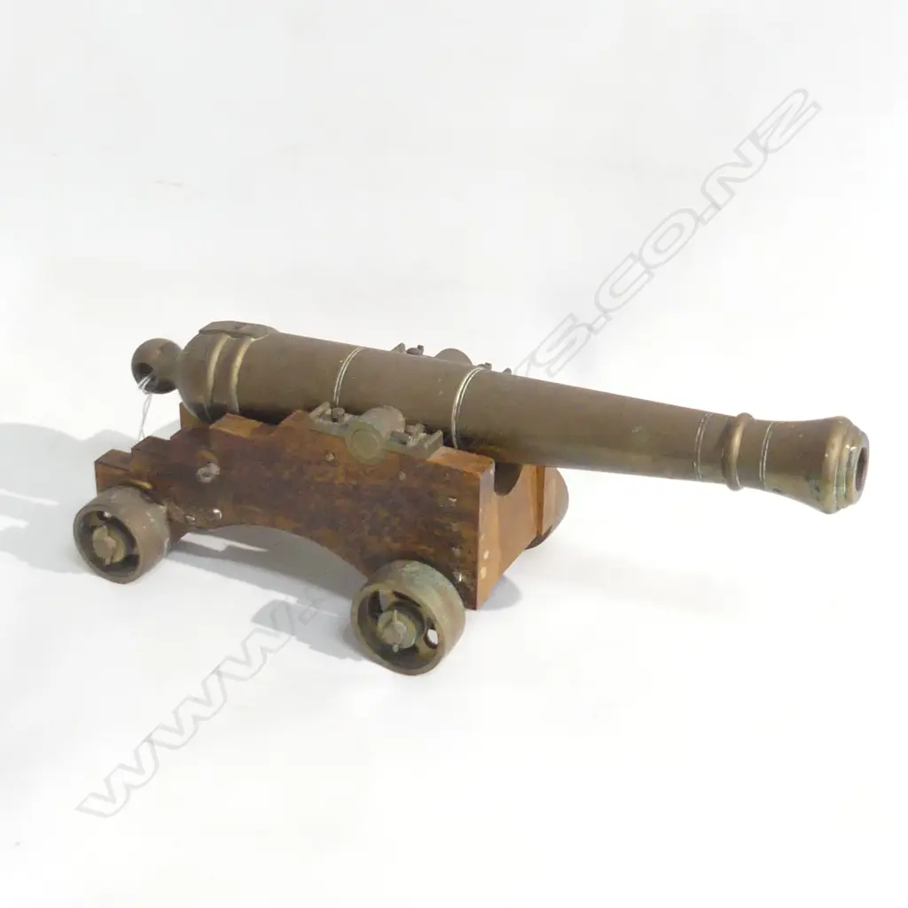 BRONZE MODEL CANON L.330mm Image 1++