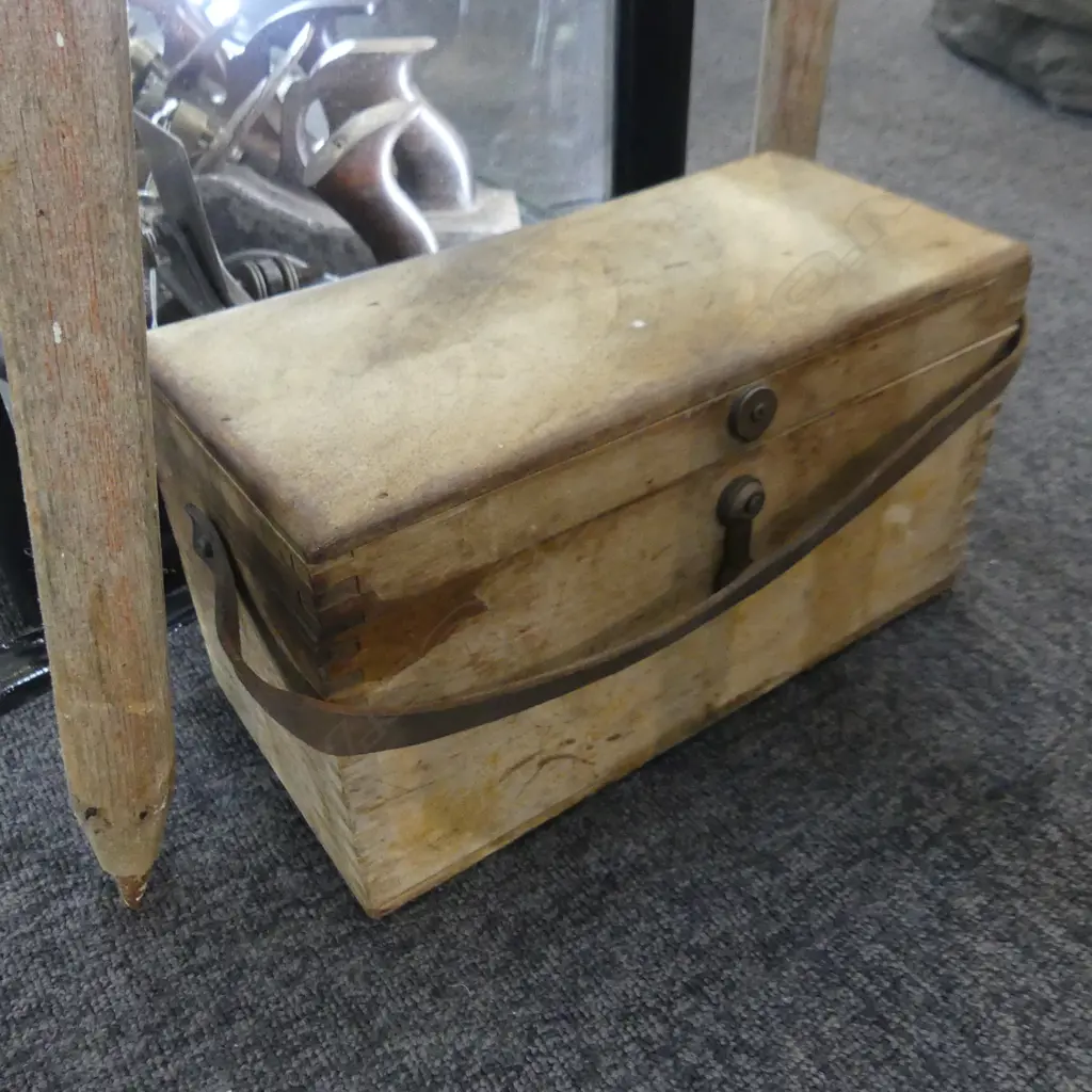 VINTAGE SURVEYORS TRIPOD & SIGHT LEVEL (CASED) Image 1++