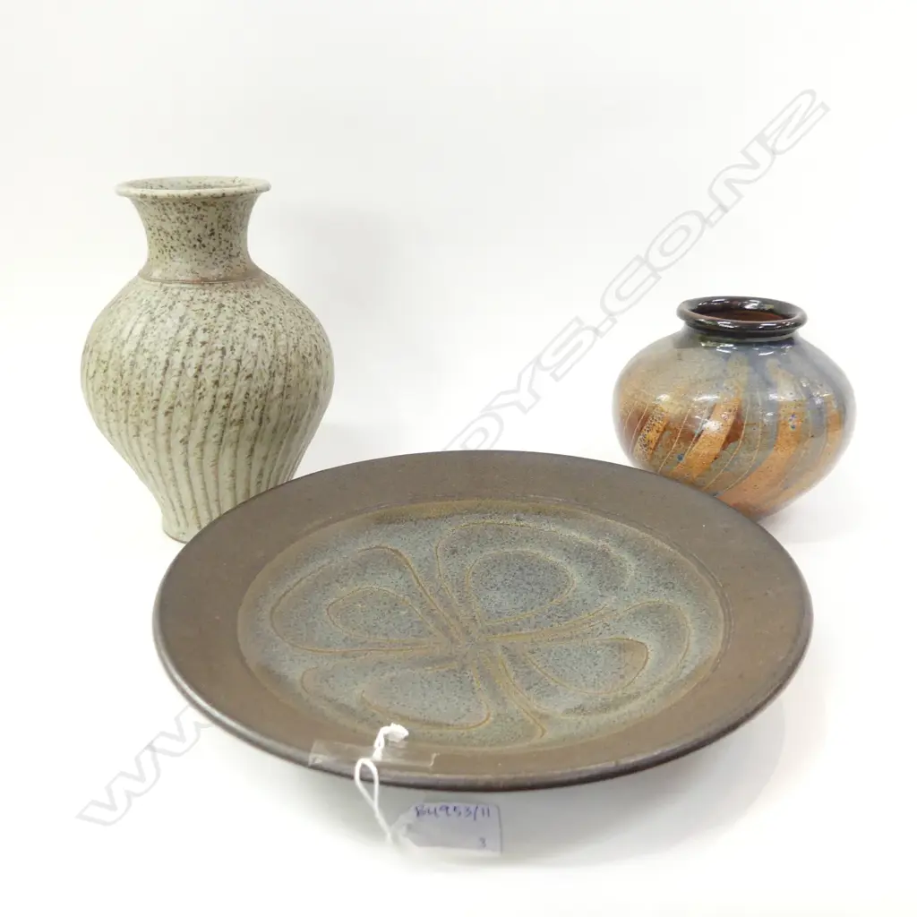 3 PCES STUDIO POTTERY; 2 VASES w. SPIRAL DECORATION + PLATE 275mm dia Image 1++
