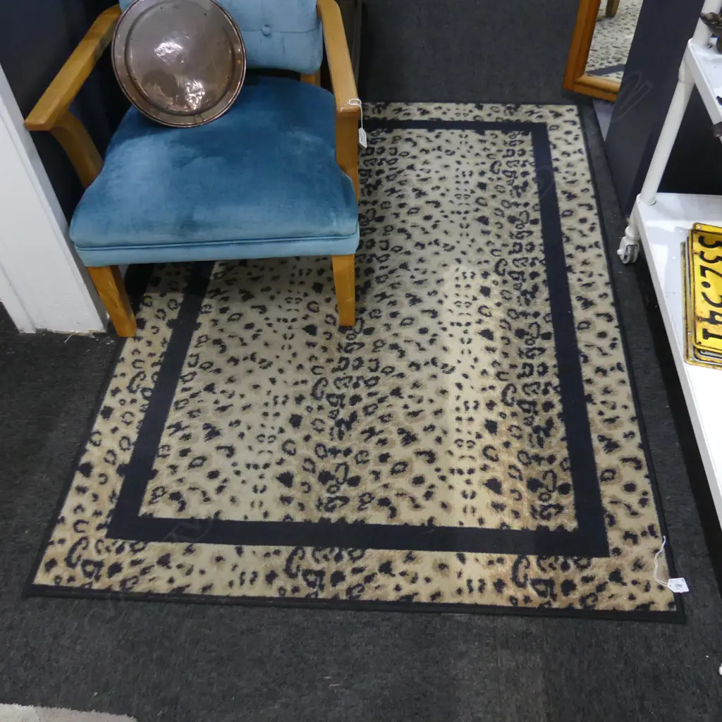 LEOPARD PRINT MACHINE KNOTTED RUG 1600x1160mm Image 1++