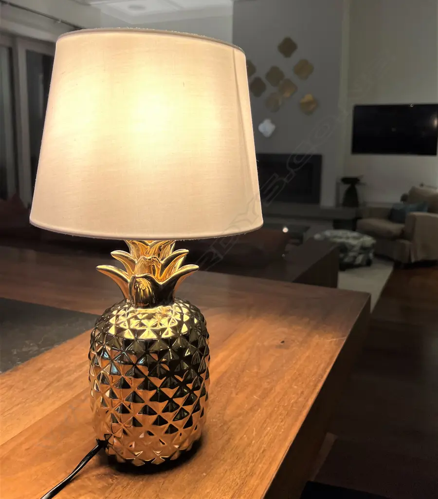 MODERN GILT PINEAPPLE TABLE LAMP W WHITE SHADE H.380mm. Hollywood Regency style Image 1++
