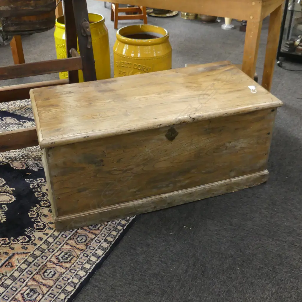 VICTORIAN ELM HINGED LID TRUNK 990 x 510 x 440mm Image 1++