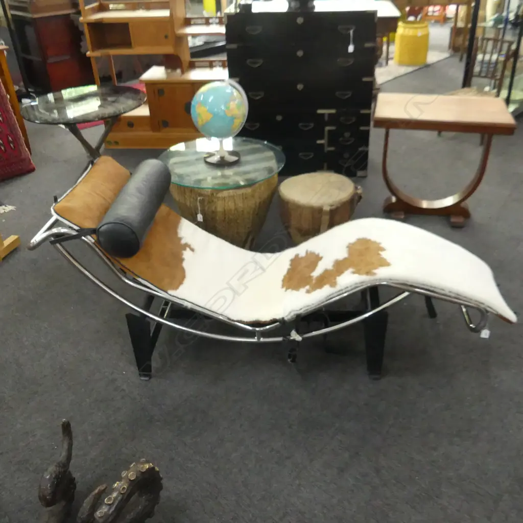 COWHIDE CORBUSIER LC4 LOUNGE CHAIR REPRODUCTION Image 1++